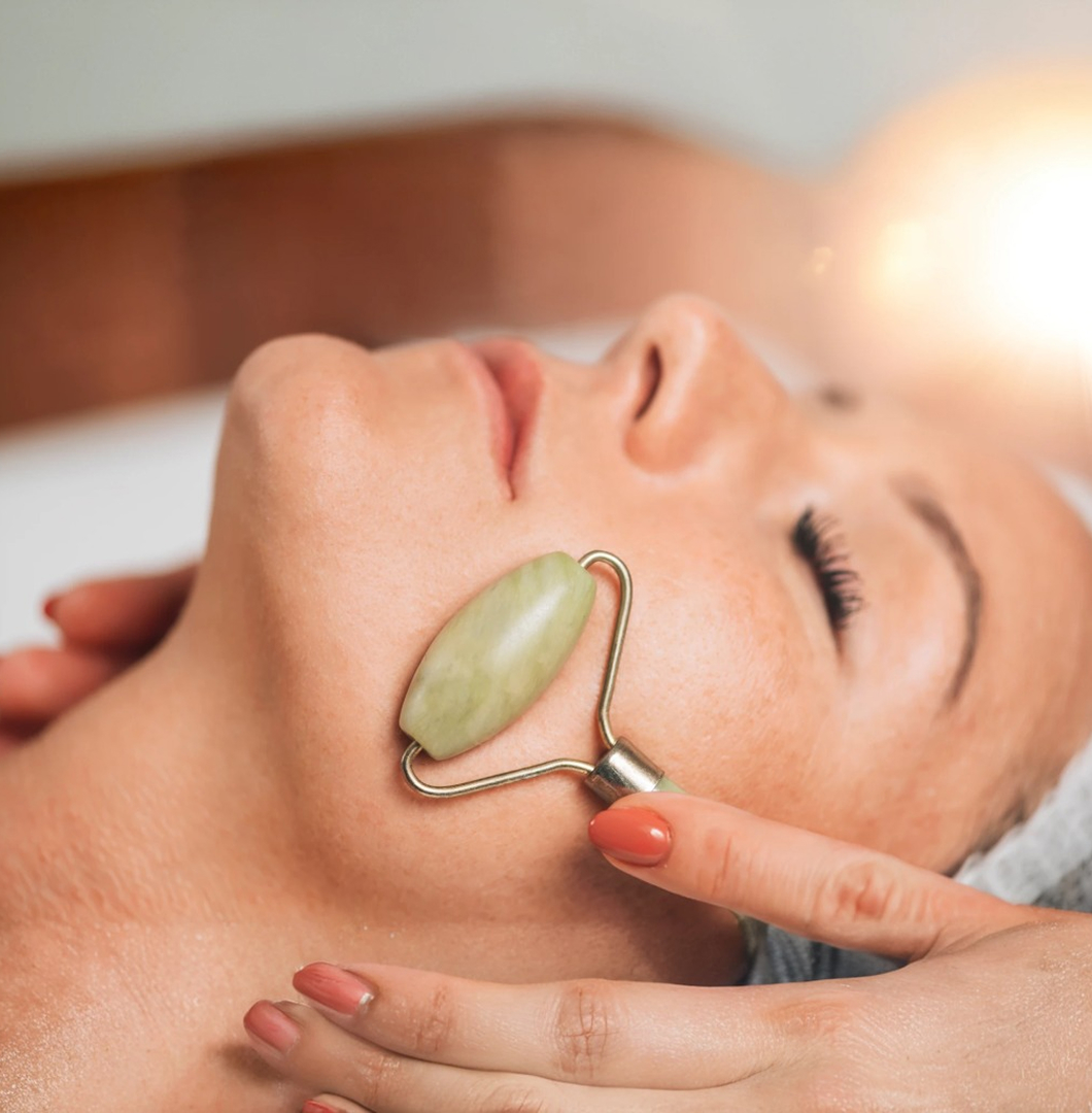 Gua Sha Lift & Sculpt Facial